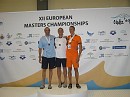 19.09 (6) * Thomas bei der Siegerehrung ber 200 m Brust * 3072 x 2304 * (678KB)